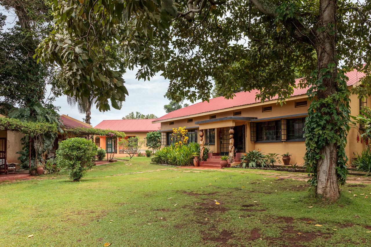 Airport Guesthouse Entebbe Exteriör bild